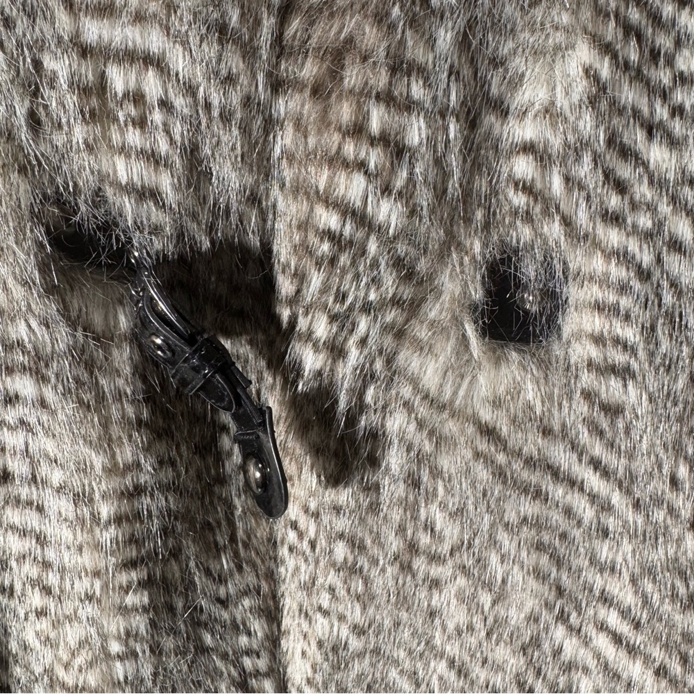 Guess Ladies Faux Fur 3/4 Sleeve Jacket Black & White Fur Size Medium - Picture 10 of 16